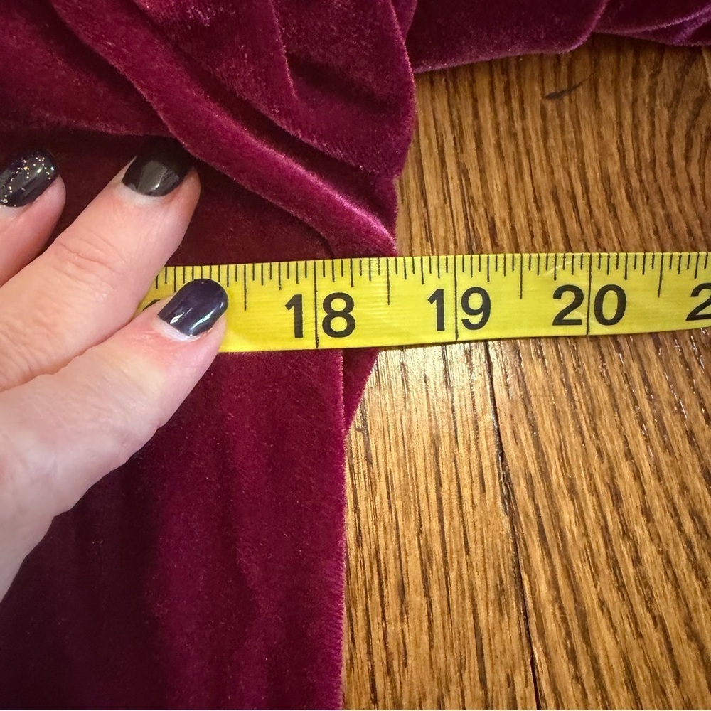 Gianni Bini Long Sleeved Velveteen Burgundy Wrap Dress Size Small, NWOT - Picture 8 of 9